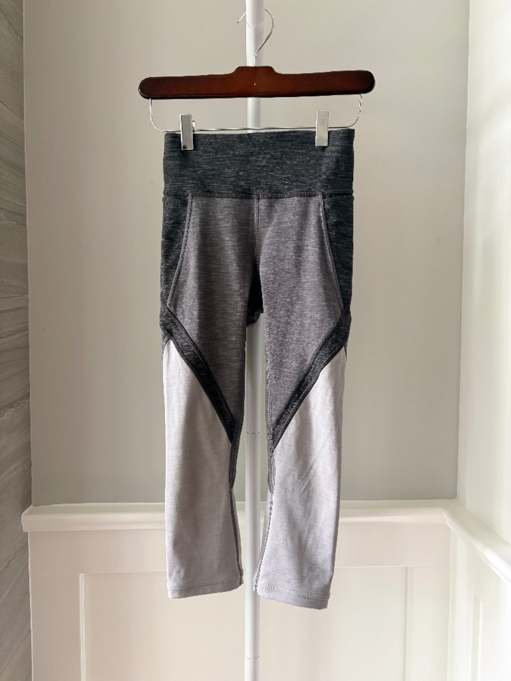 Lululemon Early Extension High-Rise Crop 21” Grey Colorblock Size 2